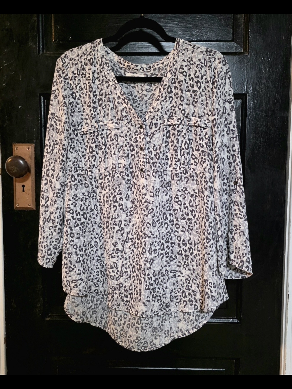 Maurices Women's Boho-Chic Smart Casual Flowy Blouse Roll Tab Sleeves Size L